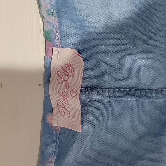 𝅺PINK LILY CROP TOP - Picture 2 of 4